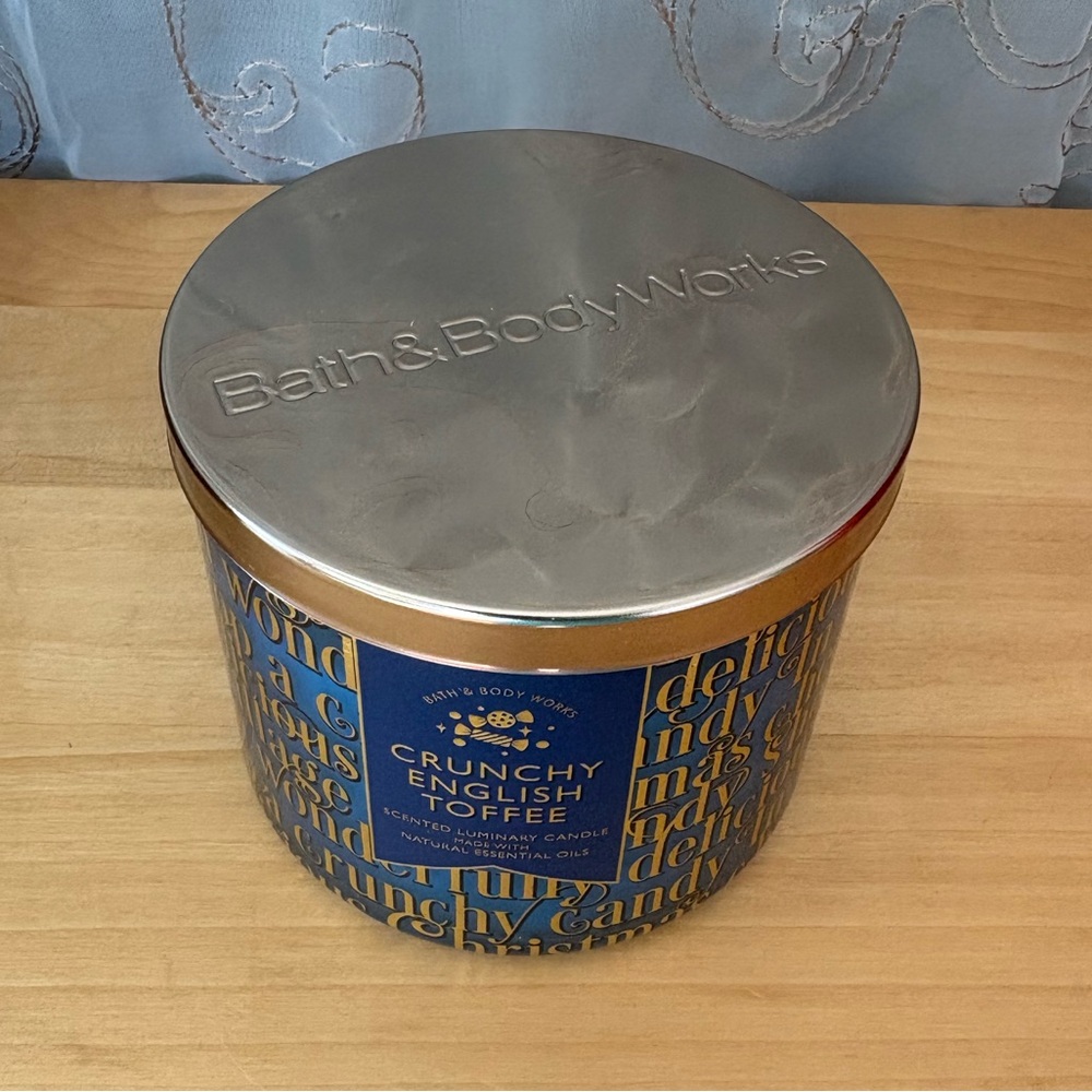 Bath & Body Works Crunchy English Toffee Candle - Blue with Gold Accents NWT